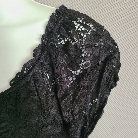 Black Women's blouse, short sleeve shirt, faux wooden buttons, lacey sleeves - Picture 2 of 4